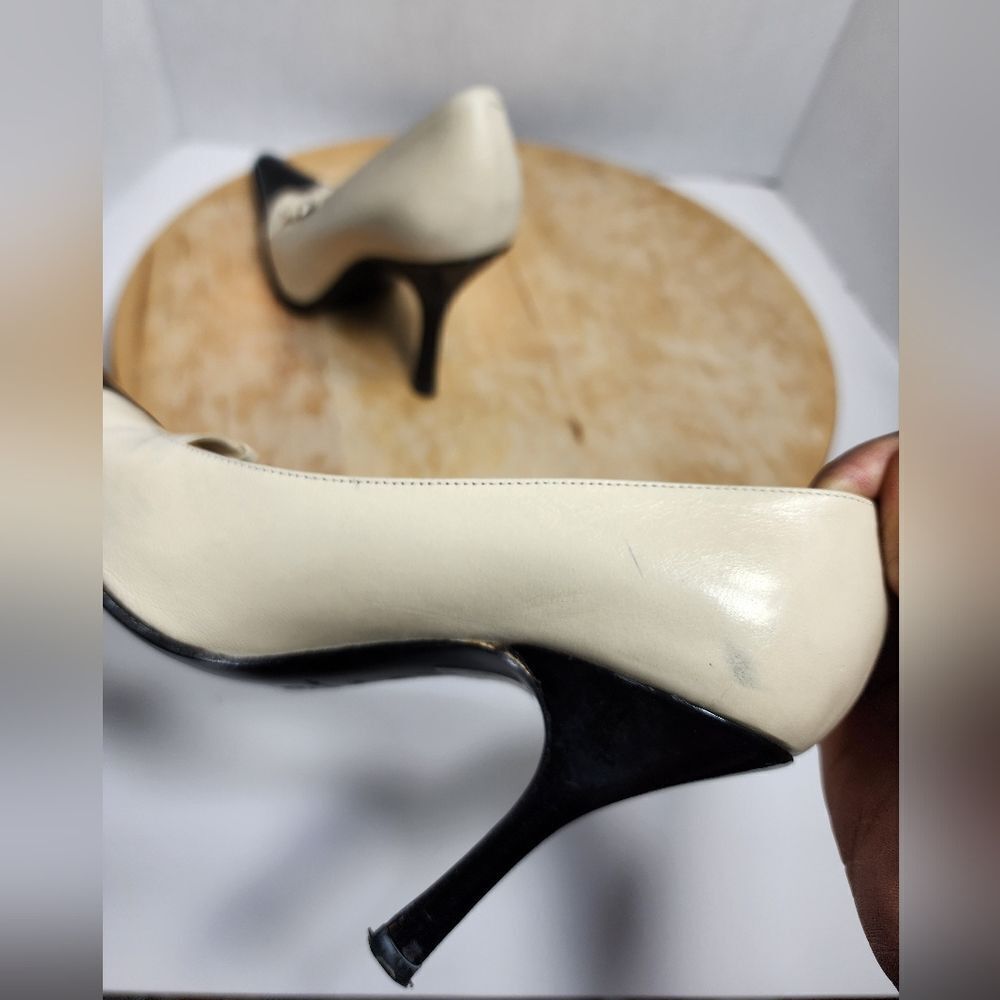 Via Spiga Cream and Black Pointed Toe Heels - Picture 4 of 10